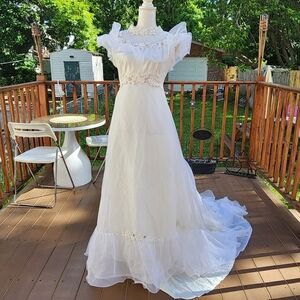 Vintage Ivory Ruffled BRIDAL Dress Fits S